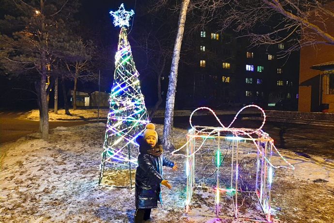 Праздничная иллюминация зажглась в находкинском микрорайоне Врангель