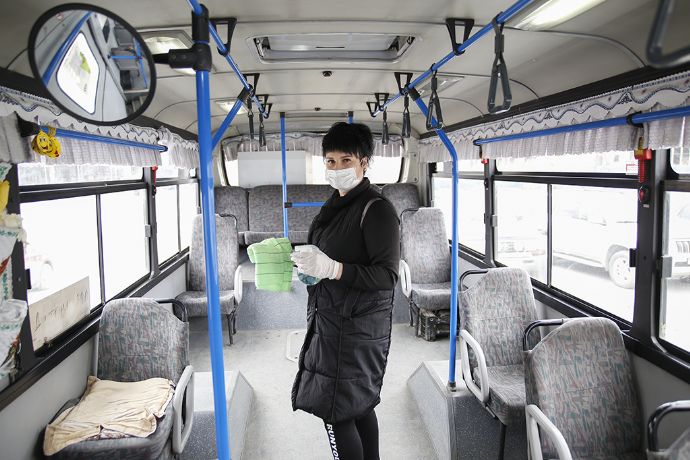 Перевозчики Находки проводят дезинфекционную обработку салонов автобусов