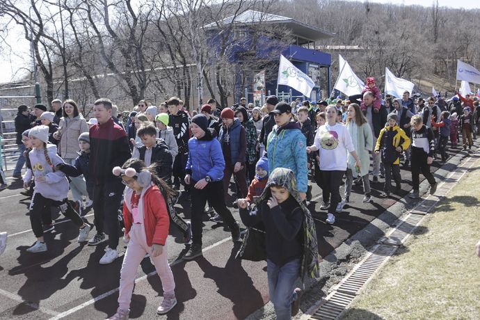 Находкинцы прошли «10 000 шагов к жизни» в День здоровья
