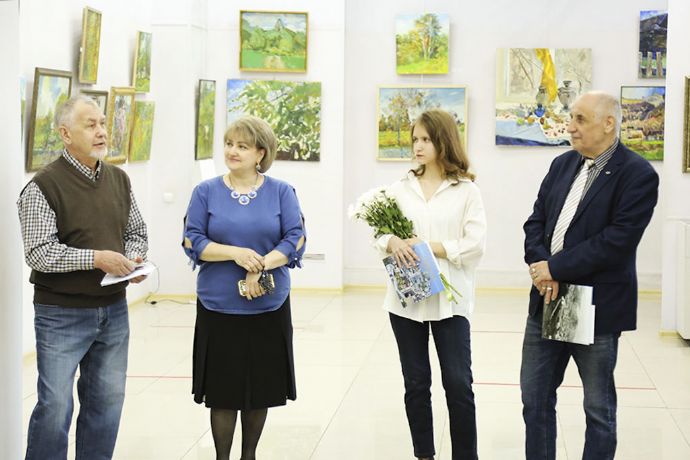 Краски, холст и вдохновение: «Вернисаж» приглашает на выставку «Мастерская»