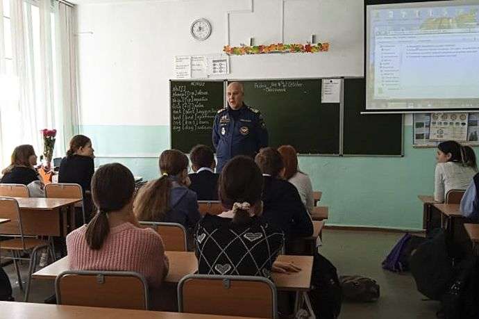 Инспекторы ГИМС провели открытые уроки по ОБЖ в школах Находки