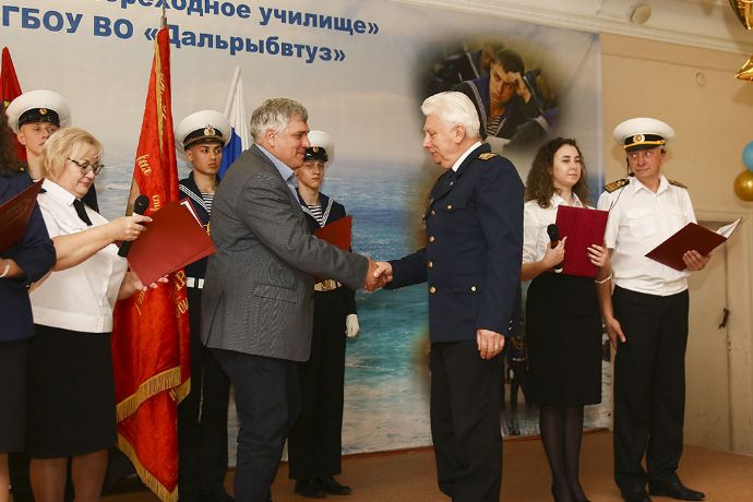 Дальневосточное мореходное училище отметило 95-летний юбилей