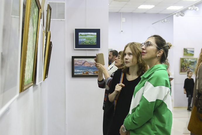 «Вернисаж» приглашает посетить выставки приморских художников