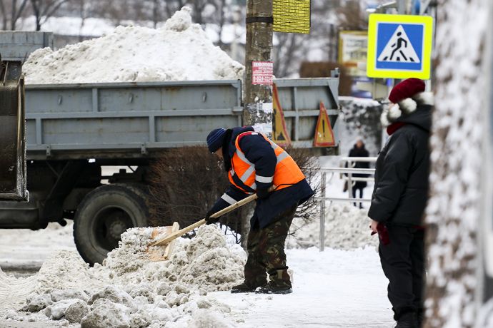 Расчистка дорог в Находке осложняется характером осадков