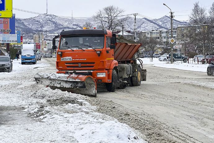 Работа дорожников в Находке идёт беспрерывно