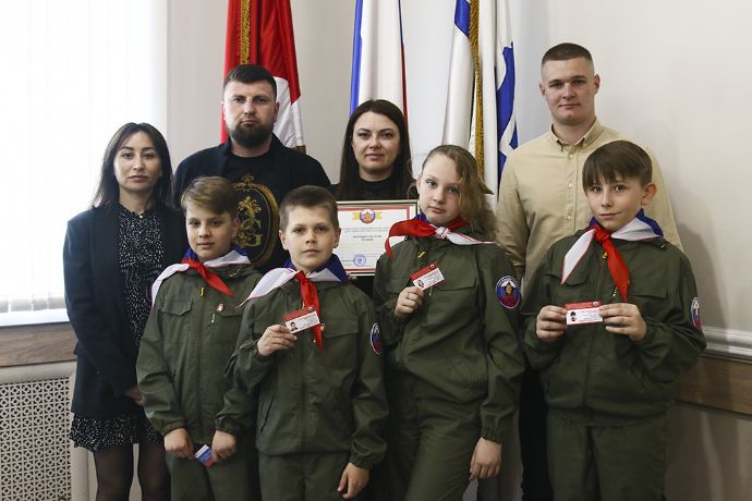 Школьники Находки вступили в ряды пионеров