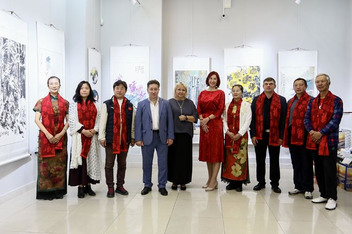 В Находке открылась выставка, объединяющая искусство России и Китая