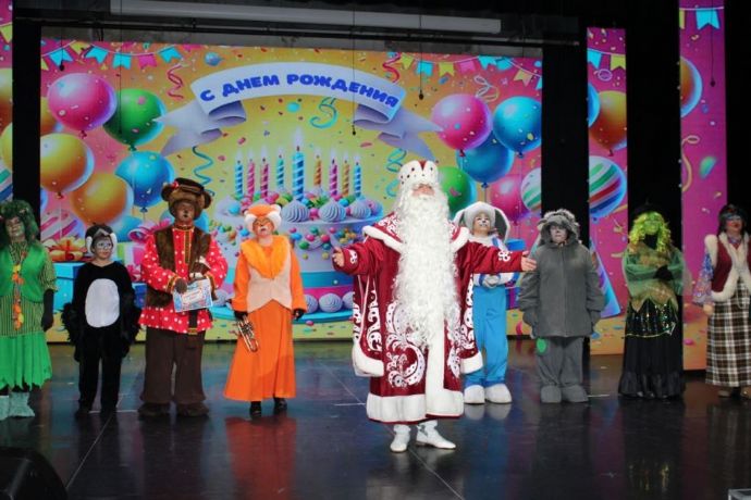 Празднование дня рождения Деда Мороза прошло в Доме культуры поселка Врангель