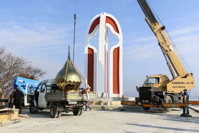 Новый купол звонницы засиял на сопке Лебединой благодаря НЗМУ