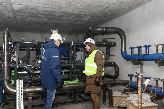 В здание строящейся поликлиники подают тепло для продолжения внутренних работ