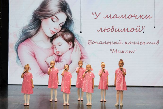 Творческие коллективы Врангеля подарили мамам праздник любви и благодарности