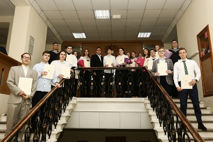 Талантливая молодежь Находки получила стипендии главы городского округа