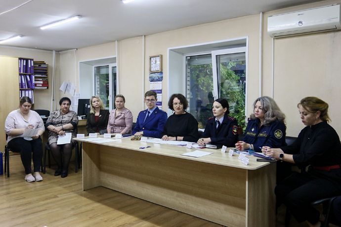 Вопросы безопасности детей в летний период обсудили в ходе заседания комиссии