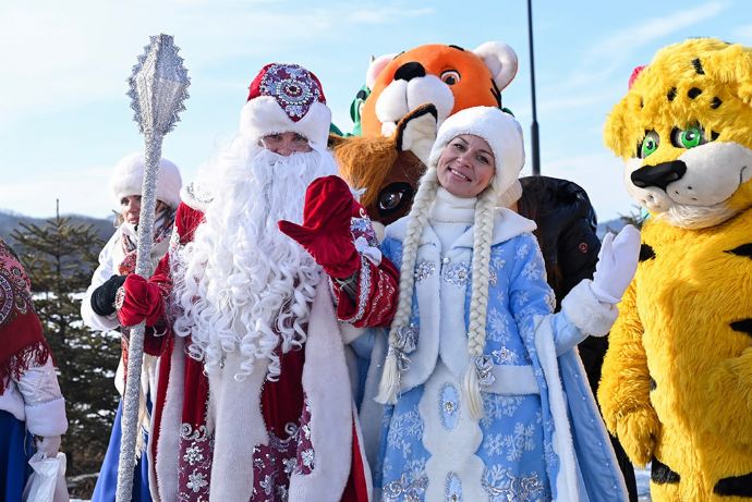 На набережной озера Соленого в Находке ярко стартовали новогодние праздники