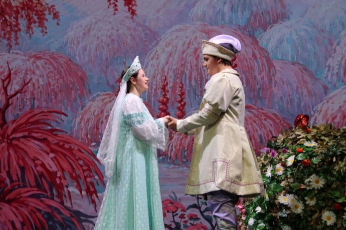 Театр книги «Апельсин» представил «Аленький цветочек» во Врангеле