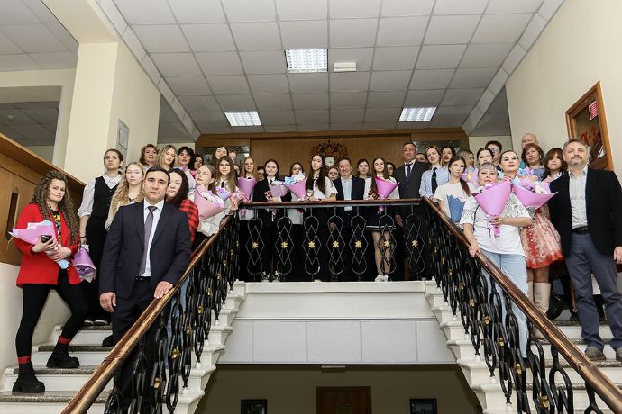 Школьницам Находки вручили первые паспорта